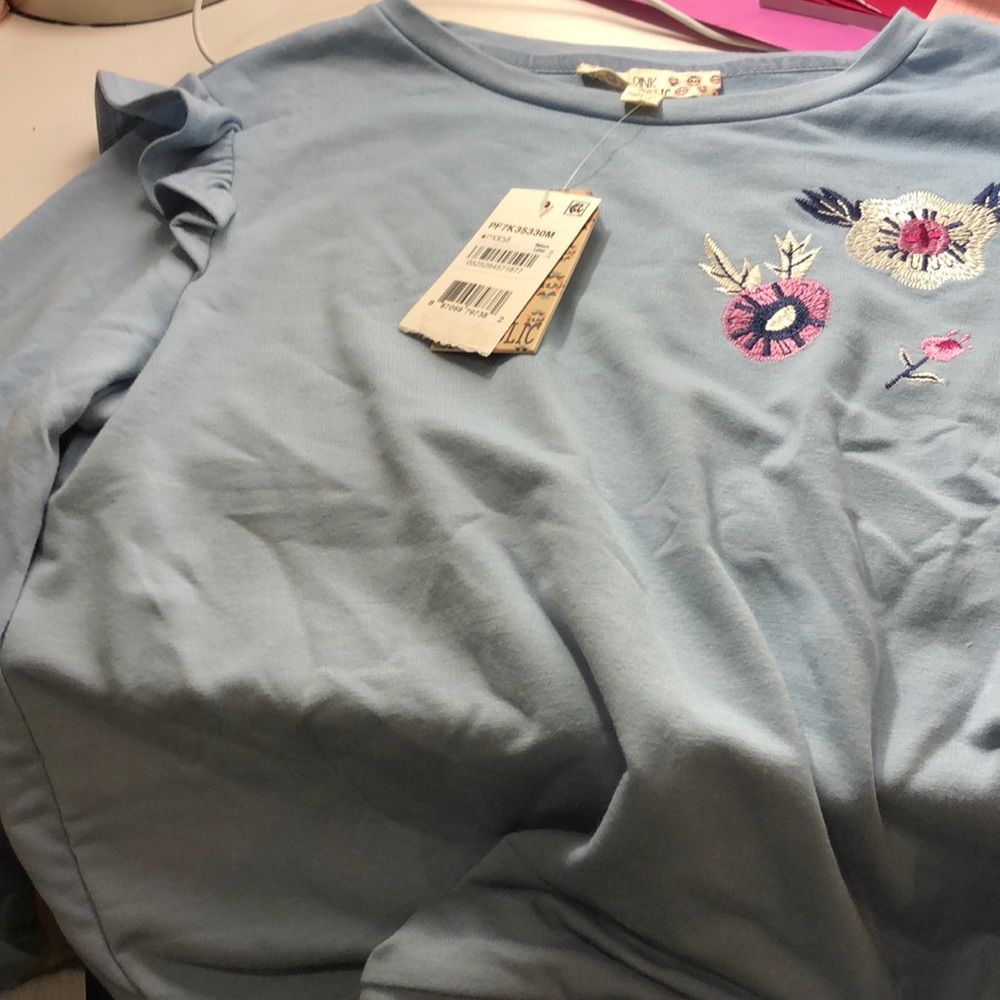 Ruffled shoulder embroidery long sleeve